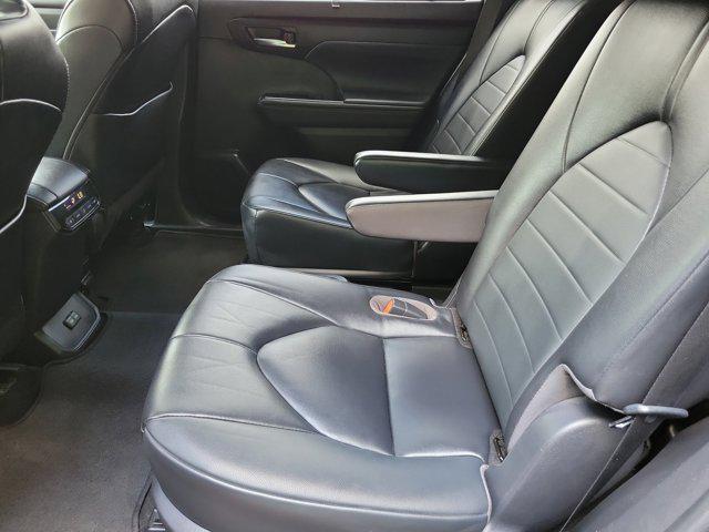 used 2023 Toyota Highlander car