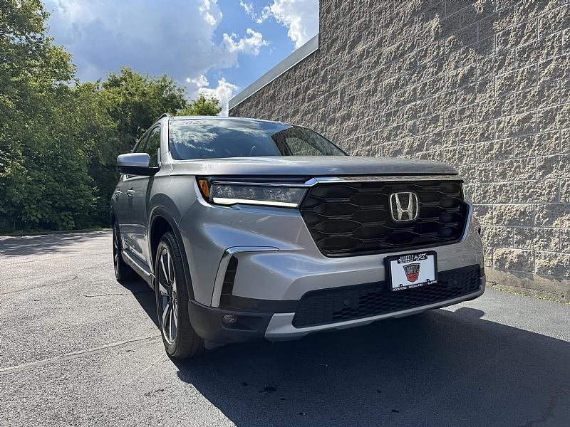 used 2023 Honda Pilot car, priced at $45,989