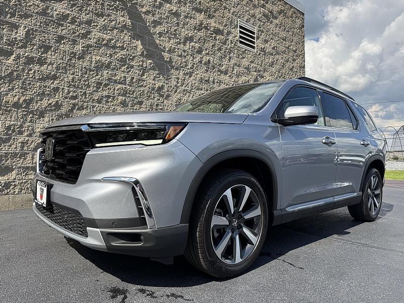 used 2023 Honda Pilot car, priced at $45,989