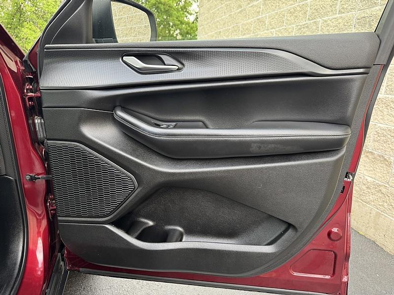 used 2023 Jeep Grand Cherokee car, priced at $35,989
