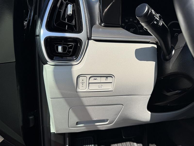 used 2023 Kia Sorento car, priced at $33,989