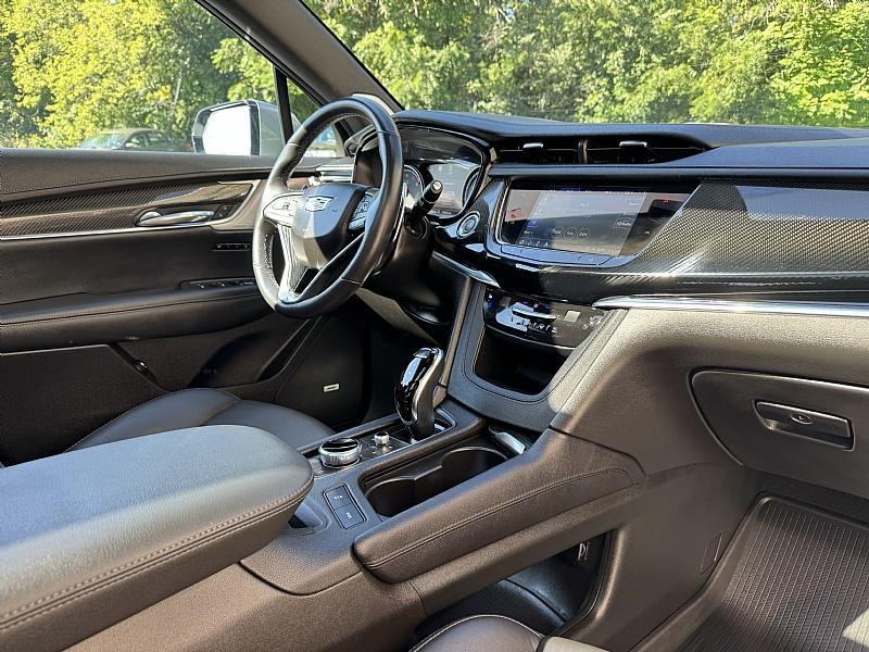 used 2024 Cadillac XT6 car, priced at $51,989