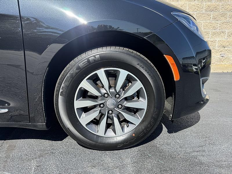 used 2020 Chrysler Pacifica car, priced at $17,989