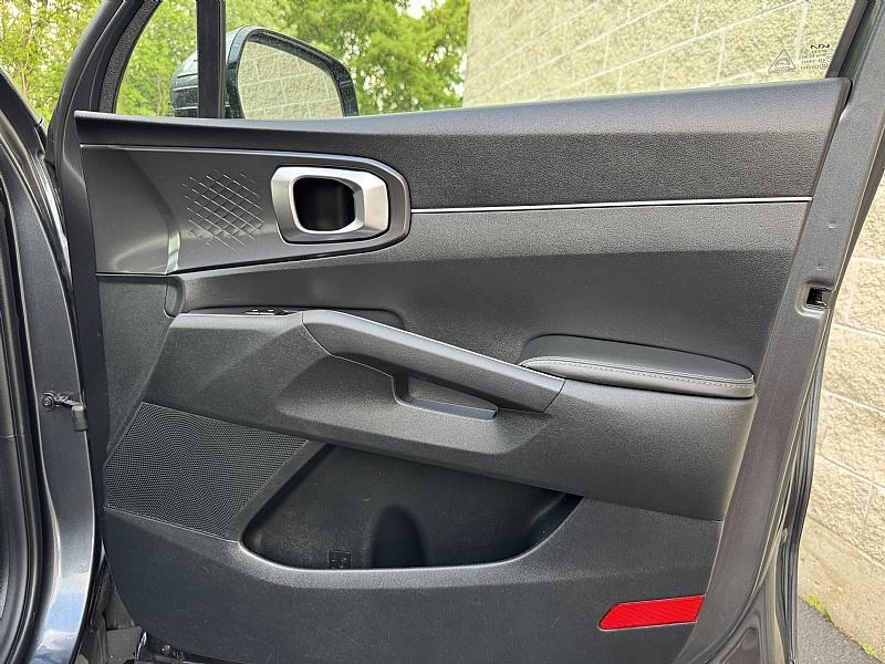 used 2022 Kia Sorento car, priced at $26,989