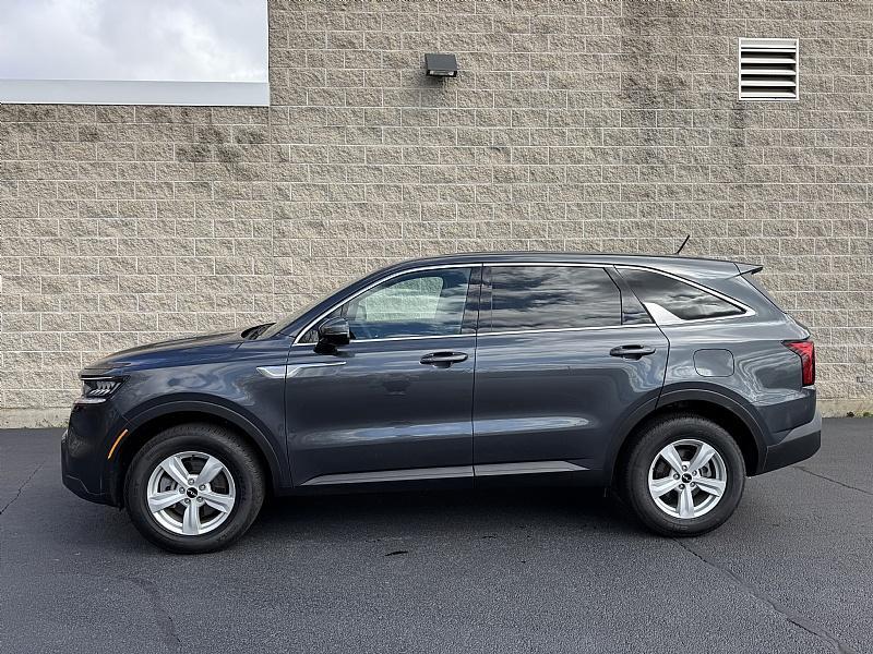 used 2022 Kia Sorento car, priced at $26,989