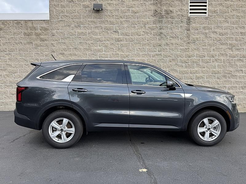 used 2022 Kia Sorento car, priced at $26,989