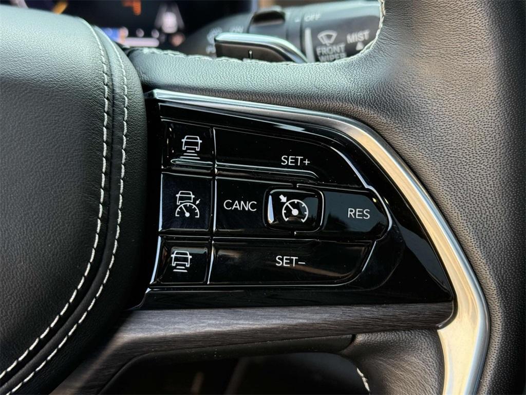 used 2022 Jeep Grand Cherokee car, priced at $39,000