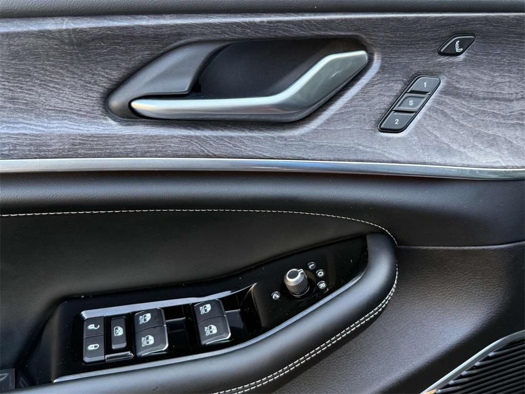 used 2022 Jeep Grand Cherokee car, priced at $39,000