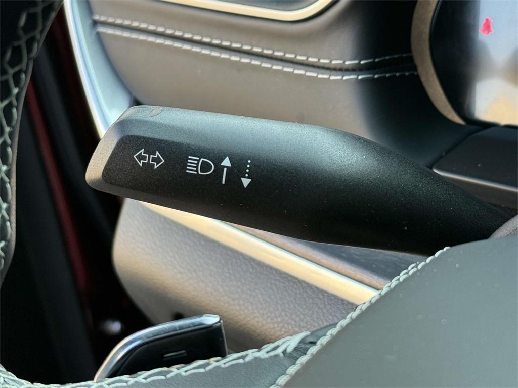 used 2022 Jeep Grand Cherokee car, priced at $39,000