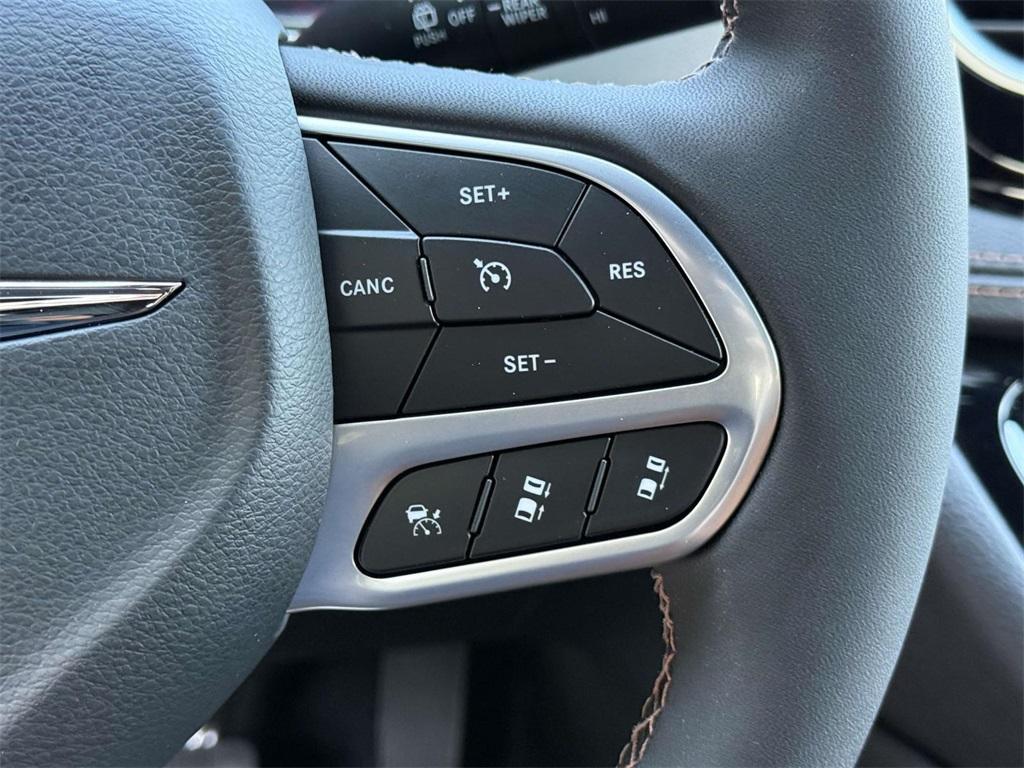 new 2025 Chrysler Pacifica Hybrid car, priced at $47,455