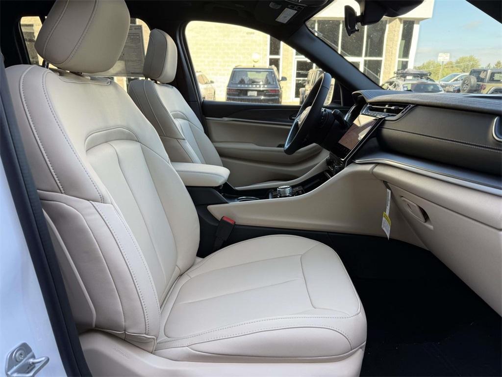 new 2025 Jeep Grand Cherokee car, priced at $42,341