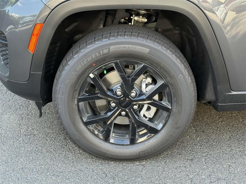 new 2025 Jeep Grand Cherokee car, priced at $41,354