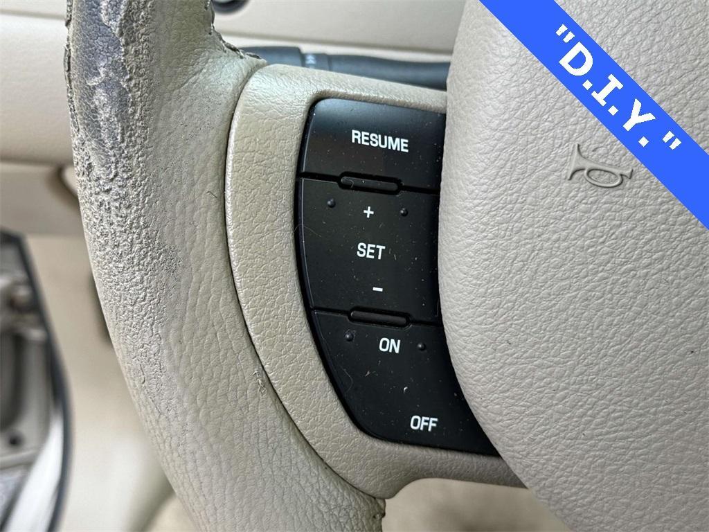 used 2006 Lincoln Town Car car, priced at $6,264
