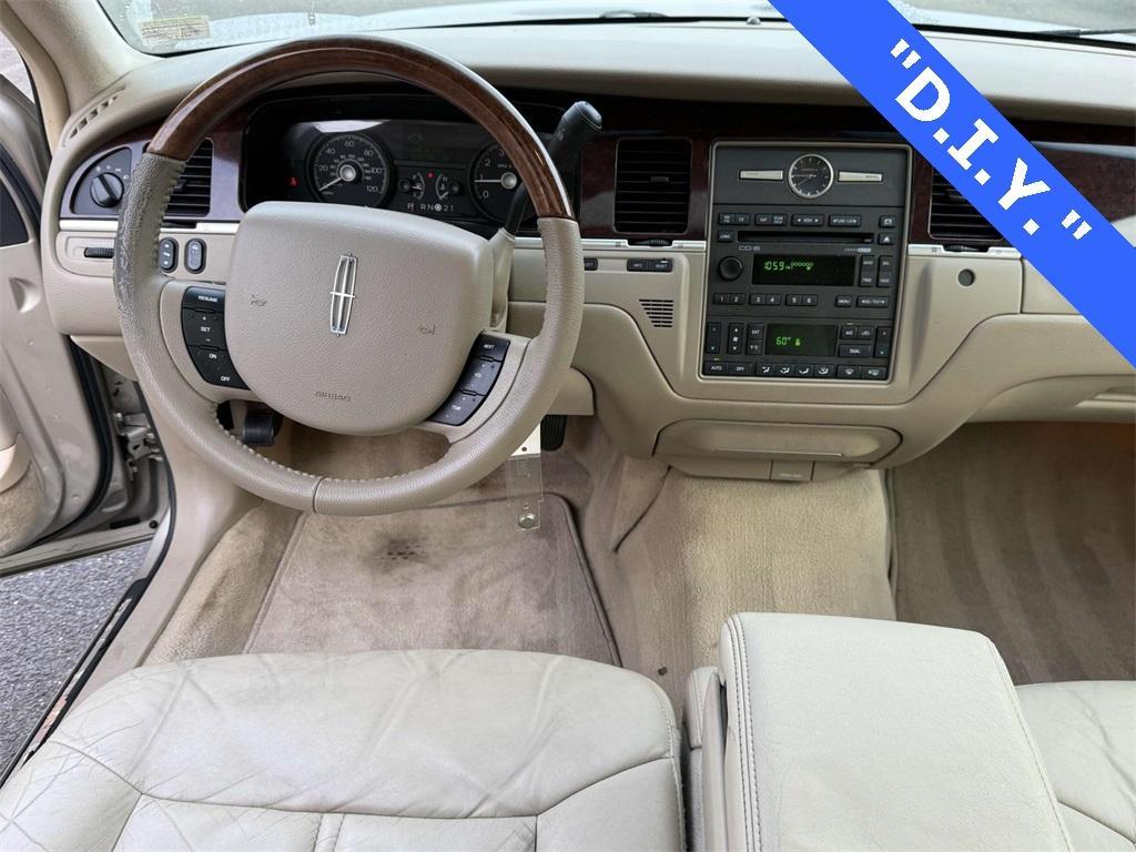 used 2006 Lincoln Town Car car, priced at $6,264