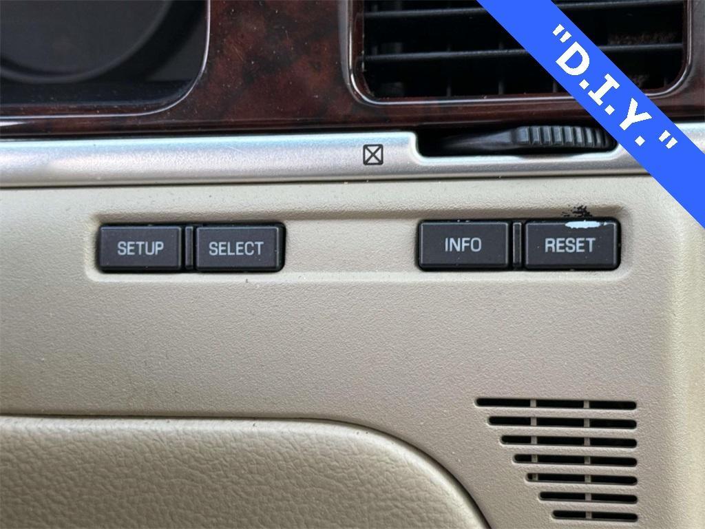 used 2006 Lincoln Town Car car, priced at $6,264