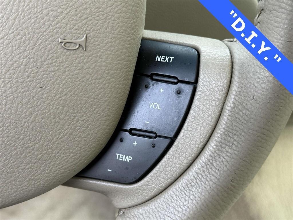 used 2006 Lincoln Town Car car, priced at $6,264