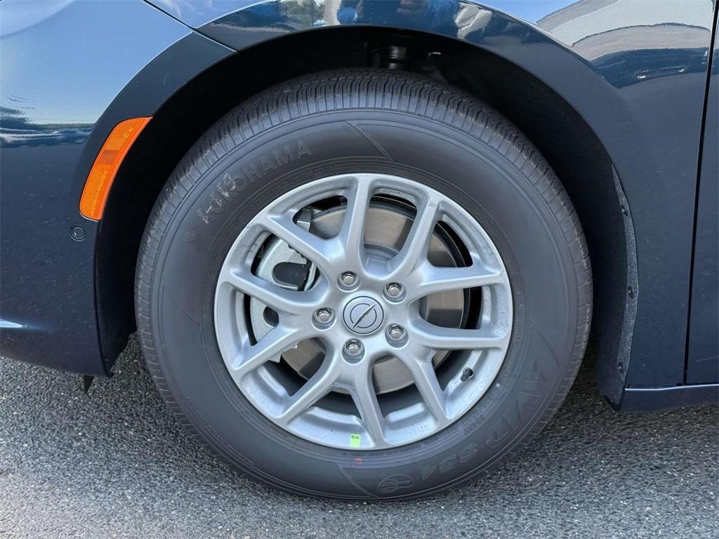 new 2025 Chrysler Pacifica car, priced at $42,357