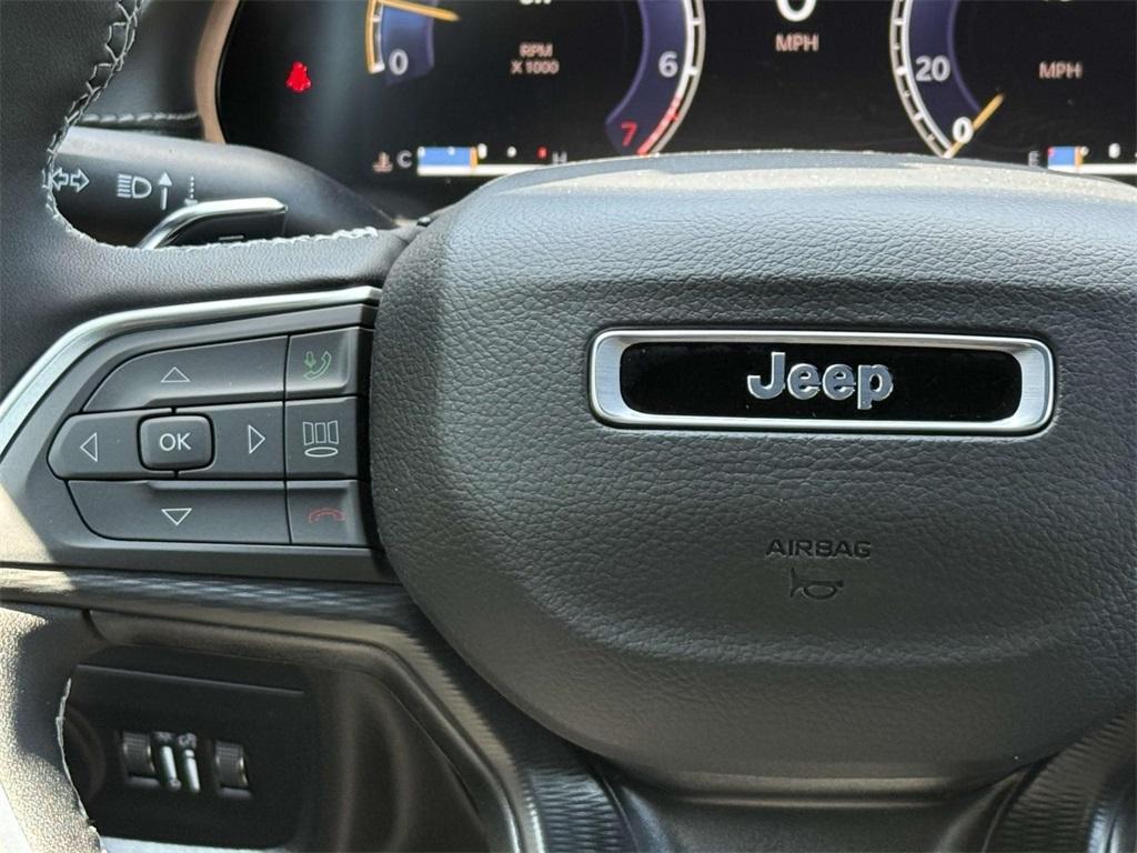 new 2025 Jeep Grand Cherokee car, priced at $37,103
