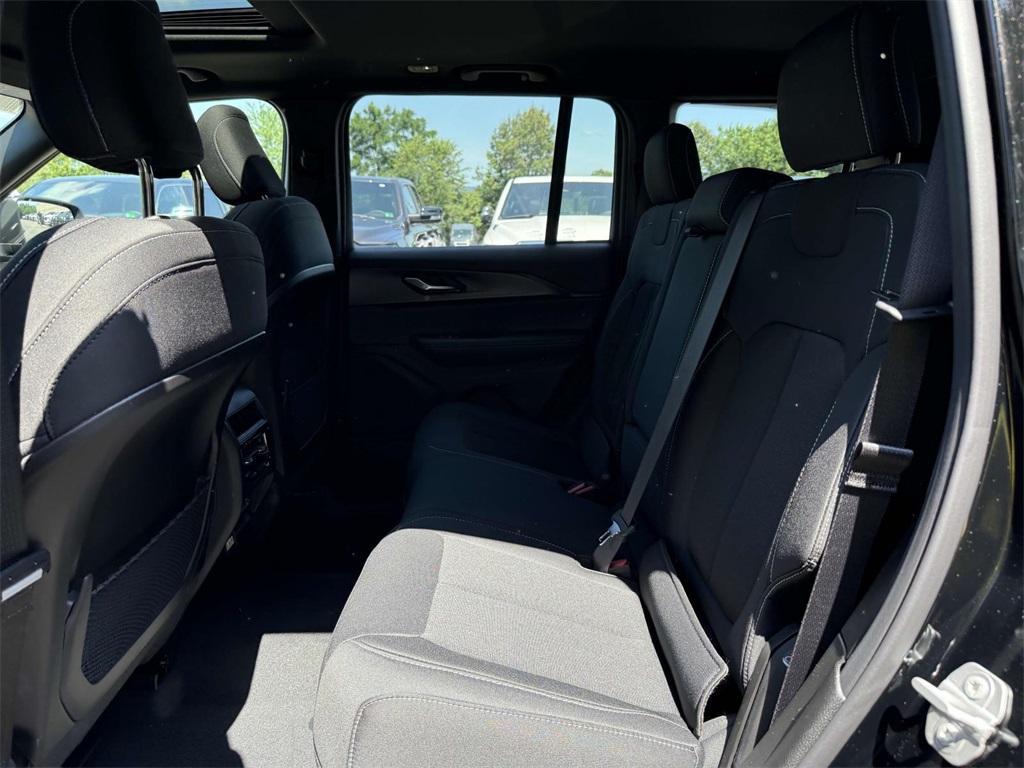 new 2025 Jeep Grand Cherokee car, priced at $37,103