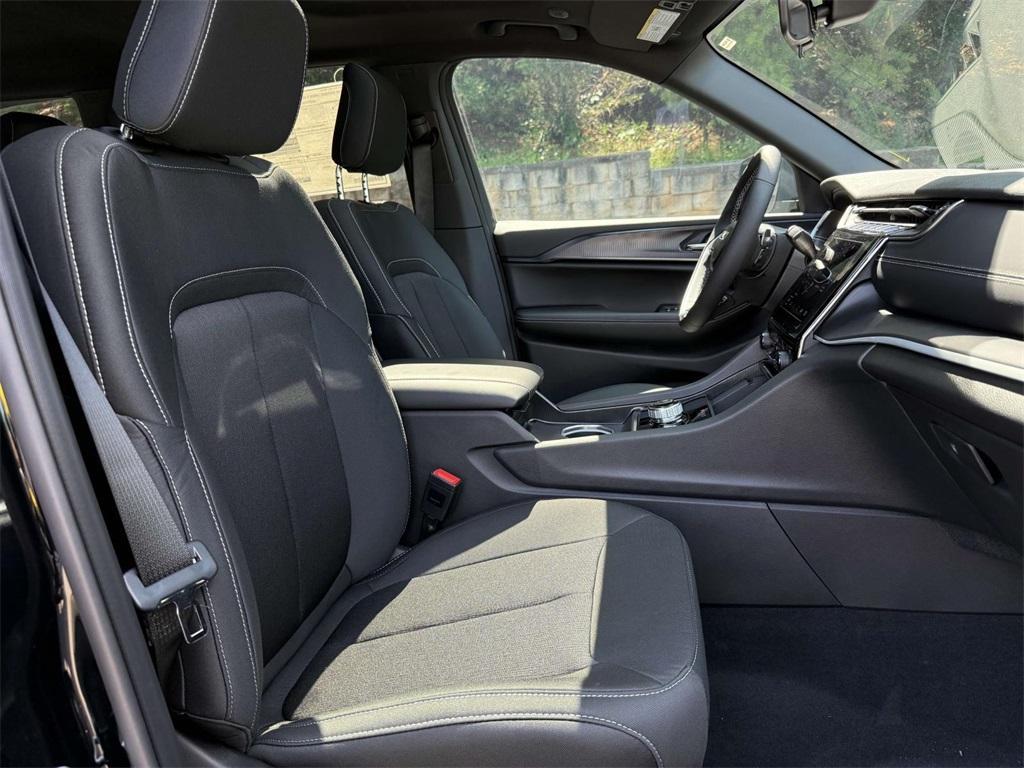 new 2025 Jeep Grand Cherokee car, priced at $37,103