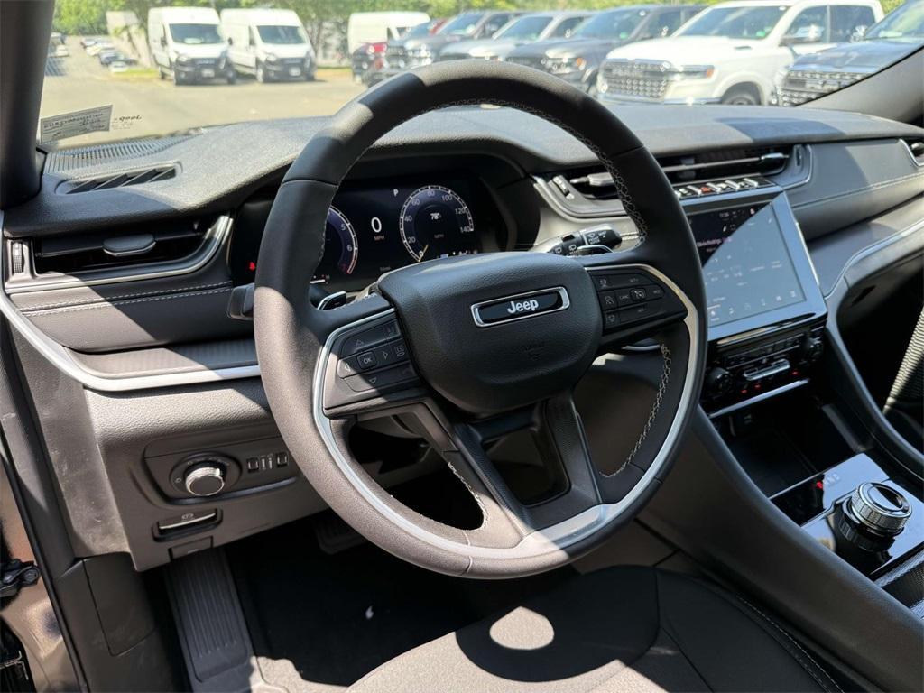 new 2025 Jeep Grand Cherokee car, priced at $37,103