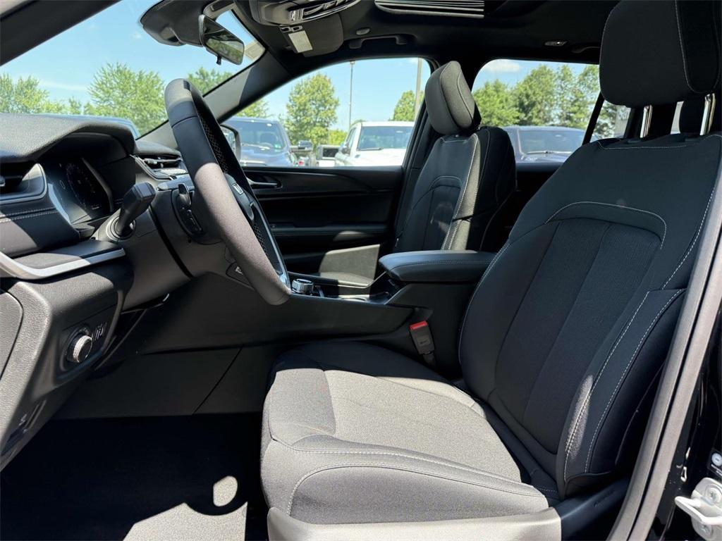 new 2025 Jeep Grand Cherokee car, priced at $37,103