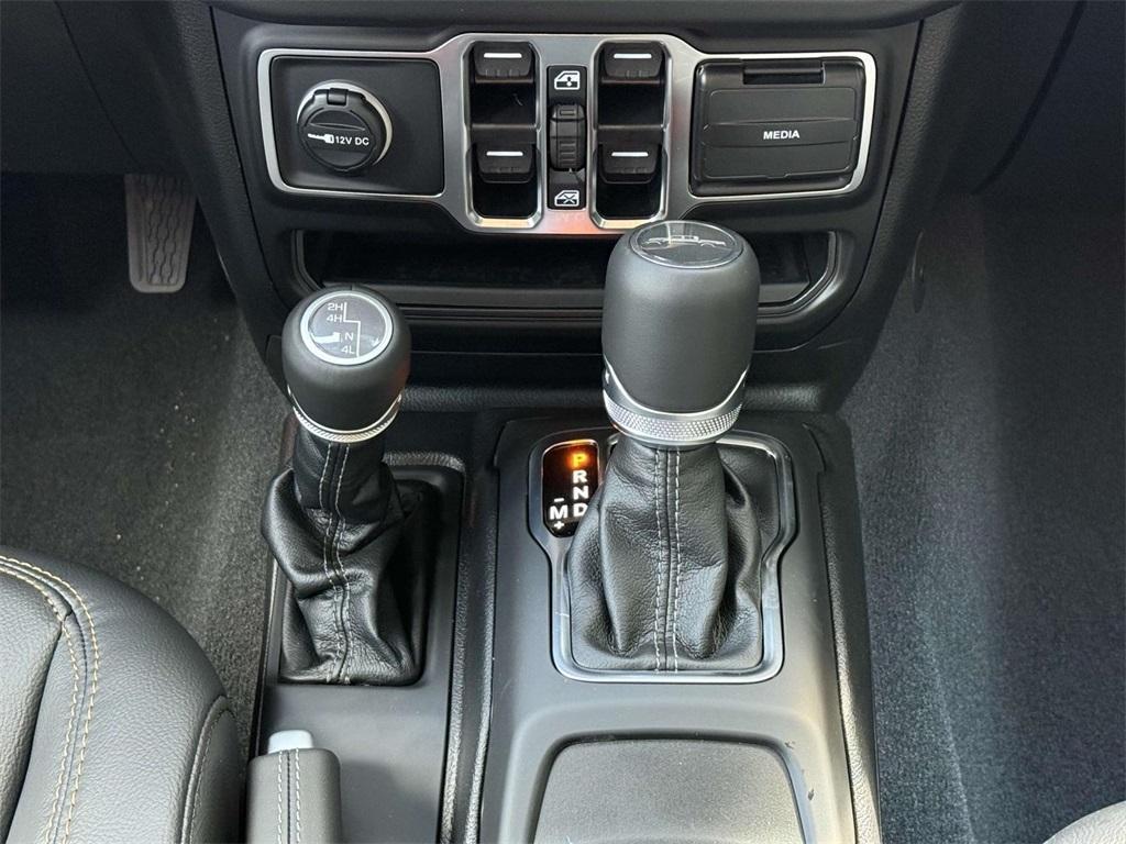 new 2025 Jeep Gladiator car, priced at $43,364