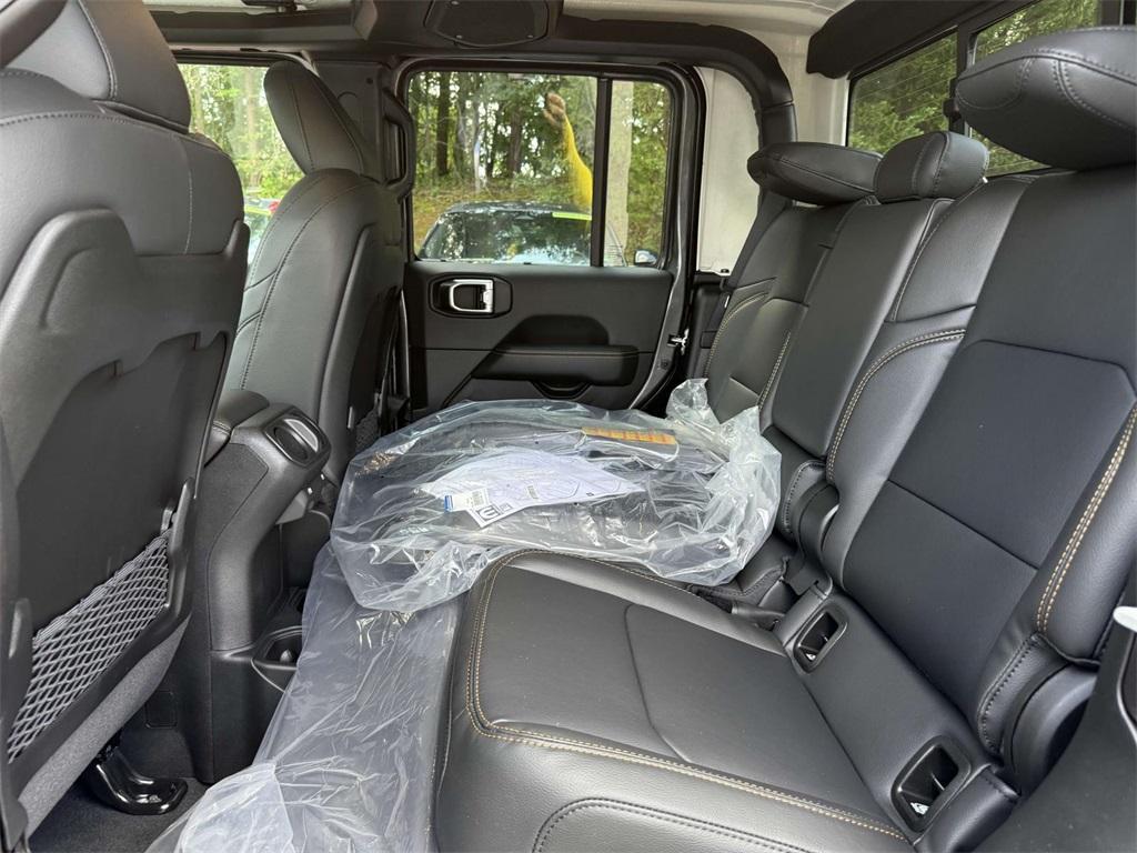 new 2025 Jeep Gladiator car, priced at $43,364