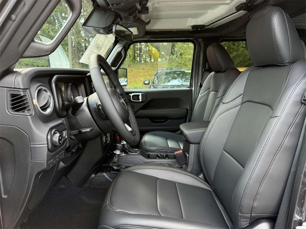 new 2025 Jeep Gladiator car, priced at $43,364