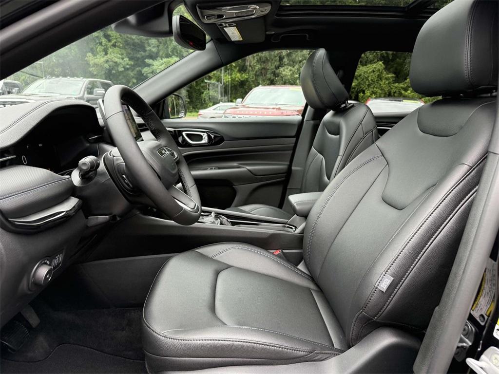 new 2025 Jeep Compass car, priced at $32,156