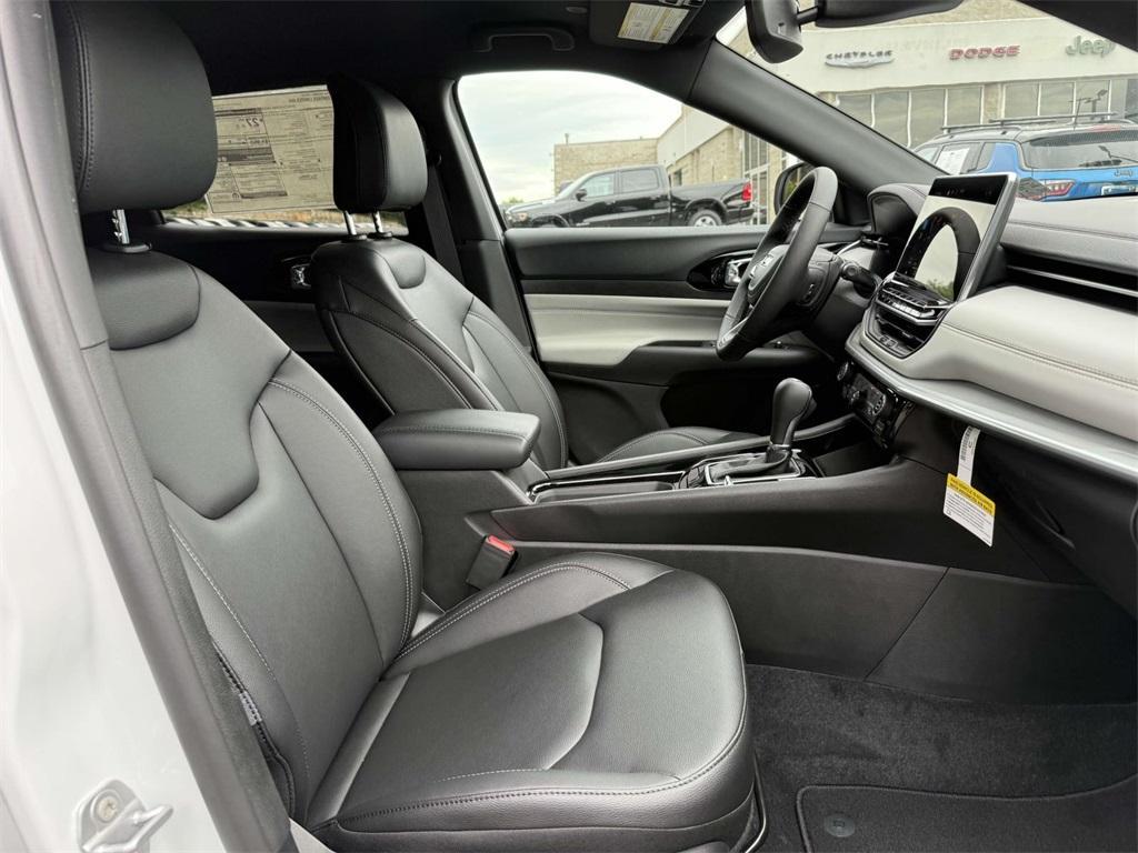 new 2025 Jeep Compass car, priced at $30,006