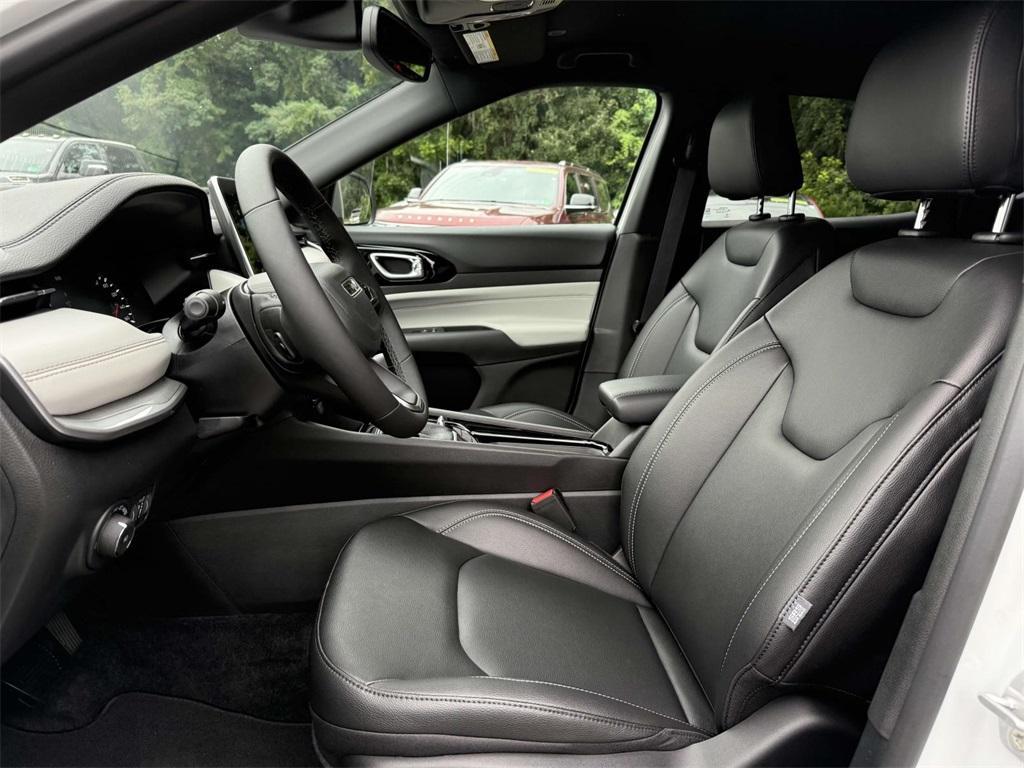 new 2025 Jeep Compass car, priced at $30,006
