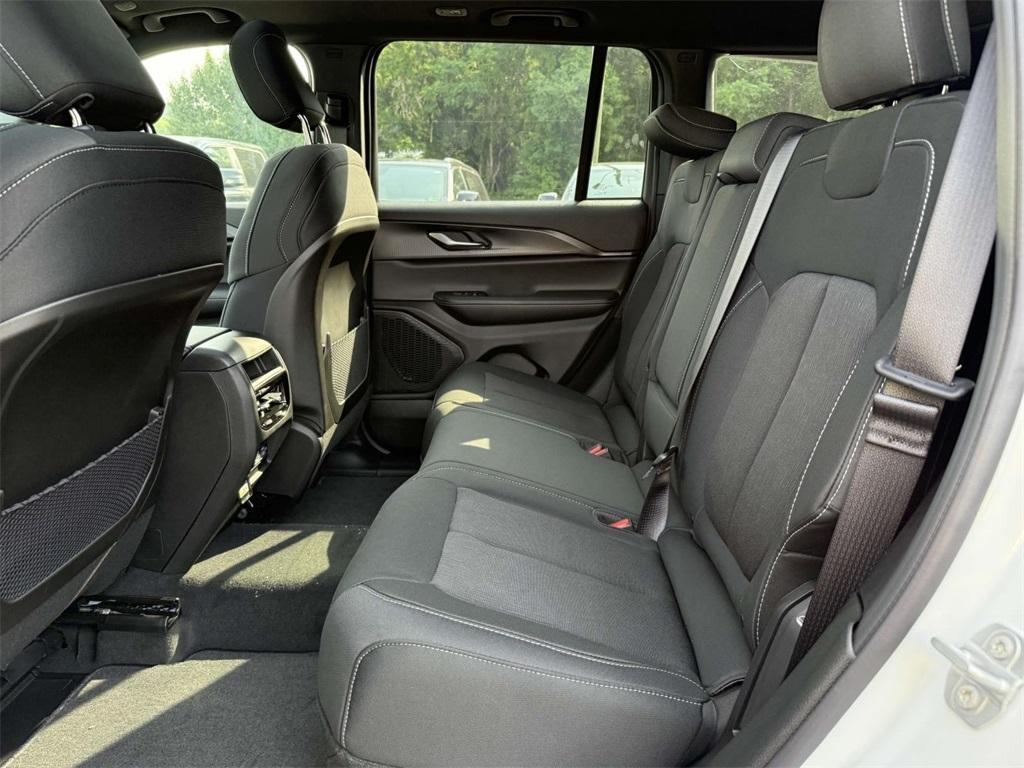 new 2025 Jeep Grand Cherokee car