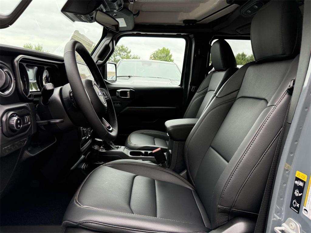 new 2025 Jeep Gladiator car