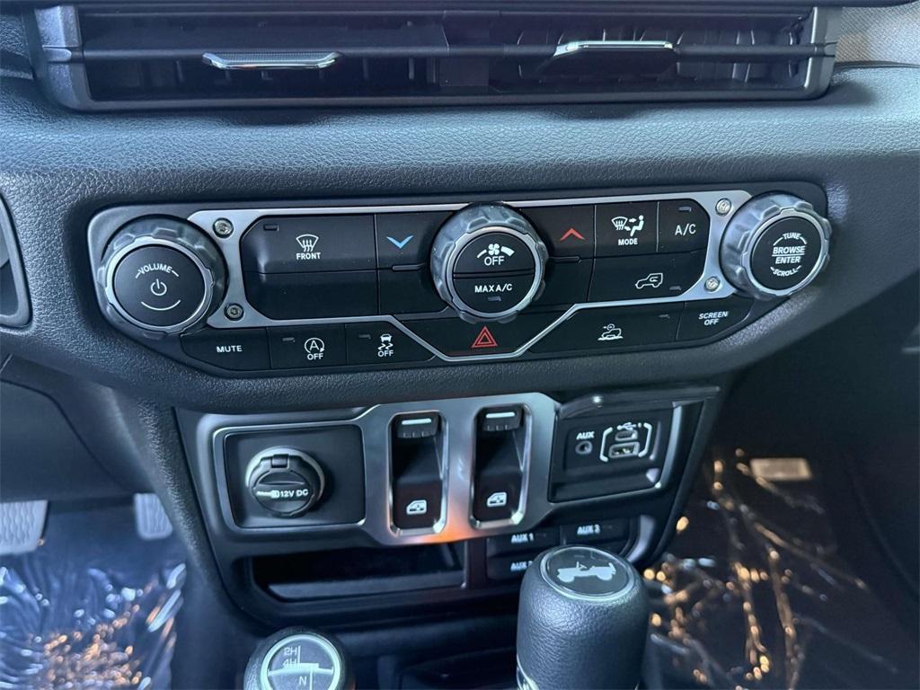 new 2025 Jeep Wrangler car, priced at $32,654