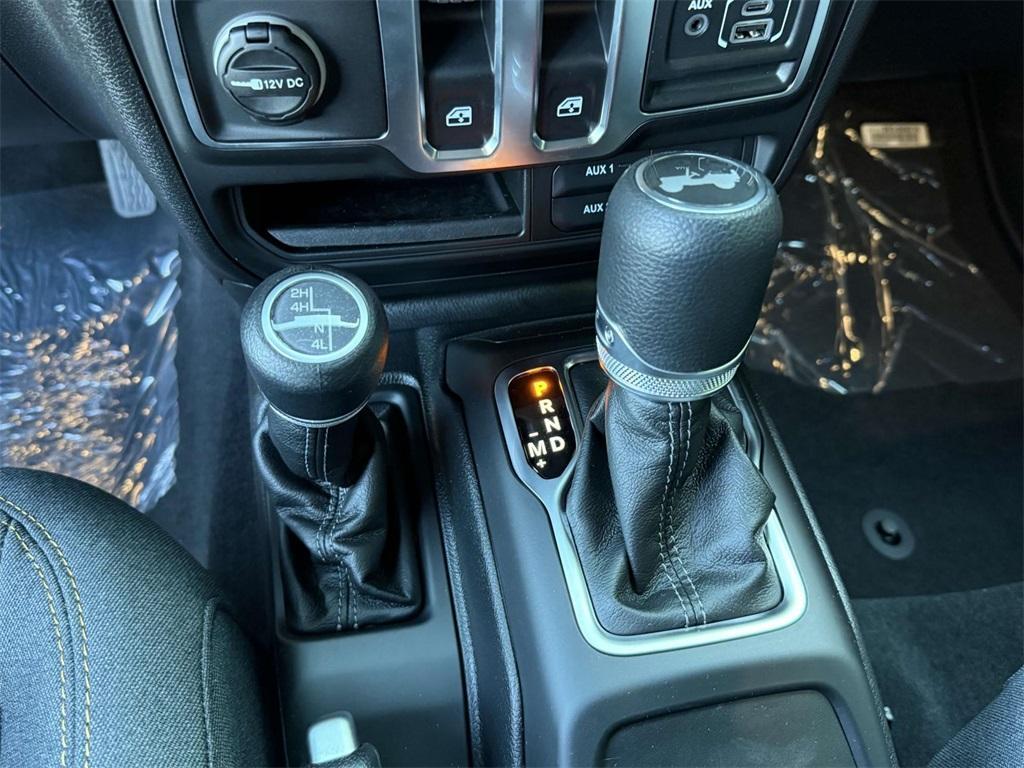 new 2025 Jeep Wrangler car, priced at $32,654