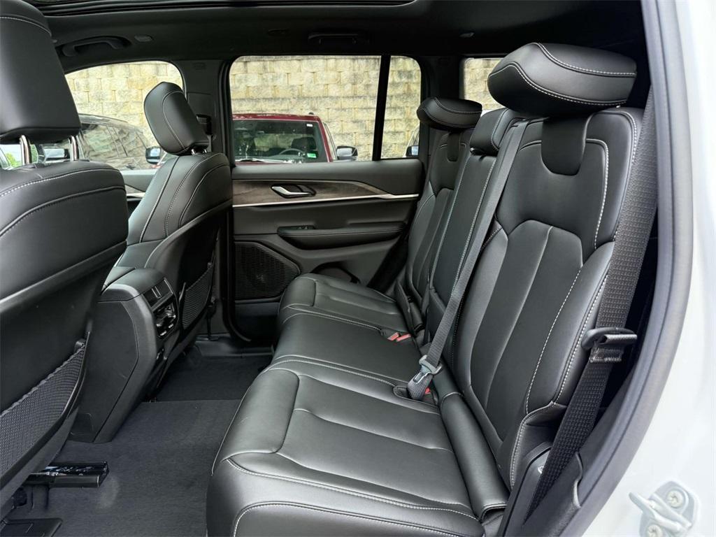 new 2025 Jeep Grand Cherokee car, priced at $41,803