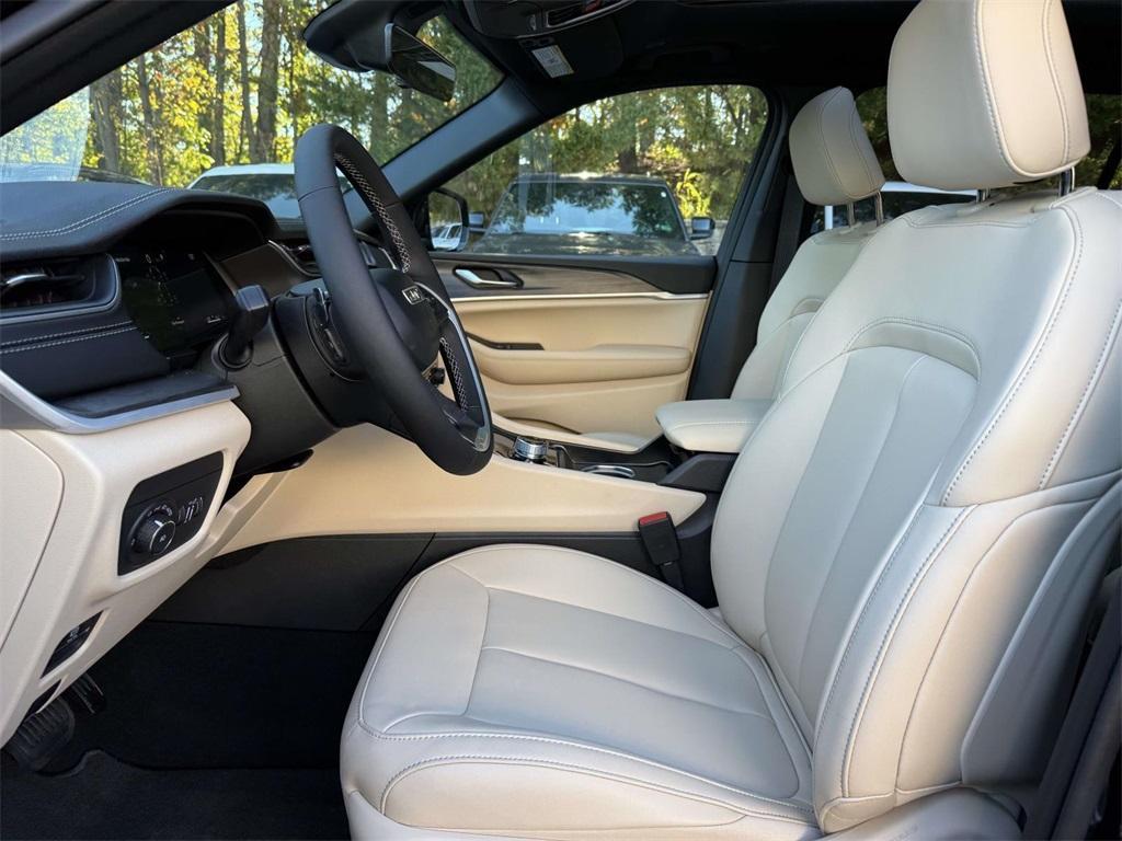 new 2025 Jeep Grand Cherokee L car, priced at $44,677