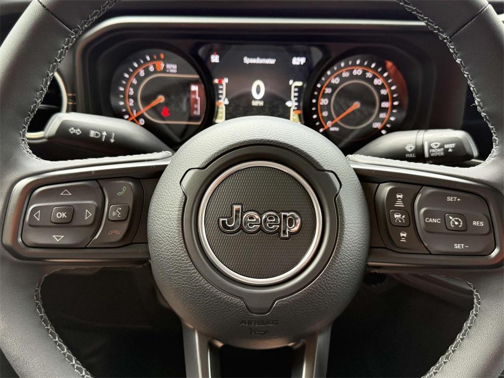 new 2025 Jeep Gladiator car, priced at $43,481
