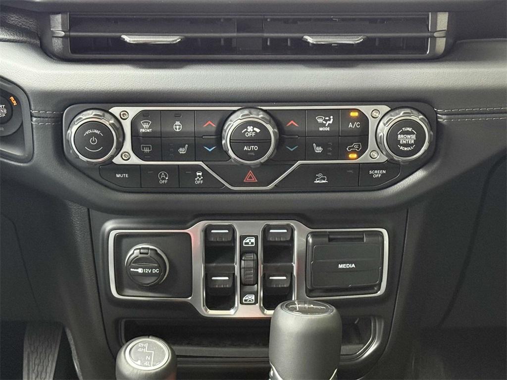 new 2025 Jeep Gladiator car, priced at $43,481