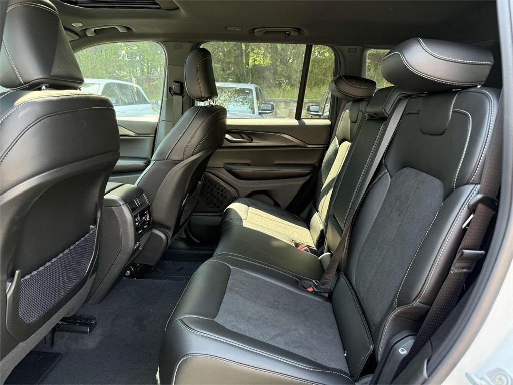 new 2025 Jeep Grand Cherokee car, priced at $37,983