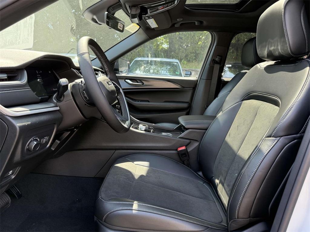 new 2025 Jeep Grand Cherokee car, priced at $38,753