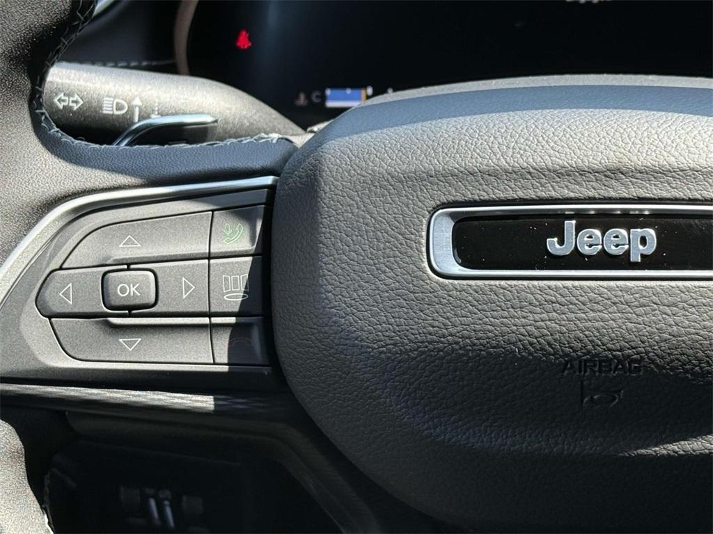 new 2025 Jeep Grand Cherokee car, priced at $38,753