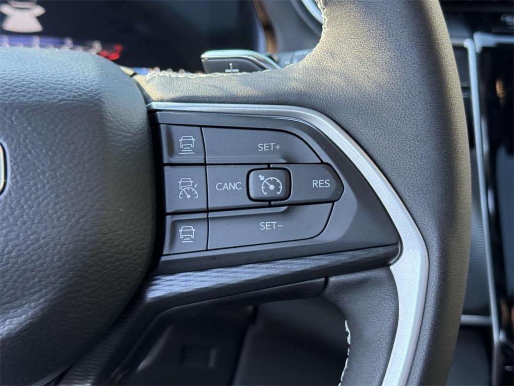 new 2025 Jeep Grand Cherokee car, priced at $38,880