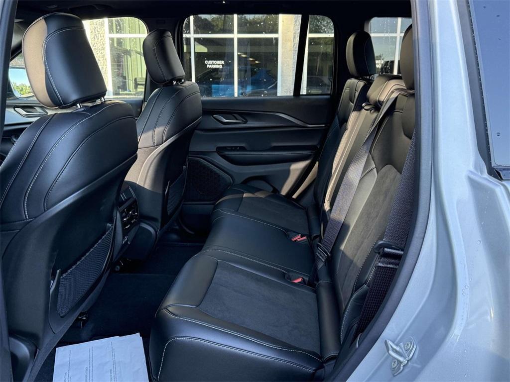 new 2025 Jeep Grand Cherokee car, priced at $38,880