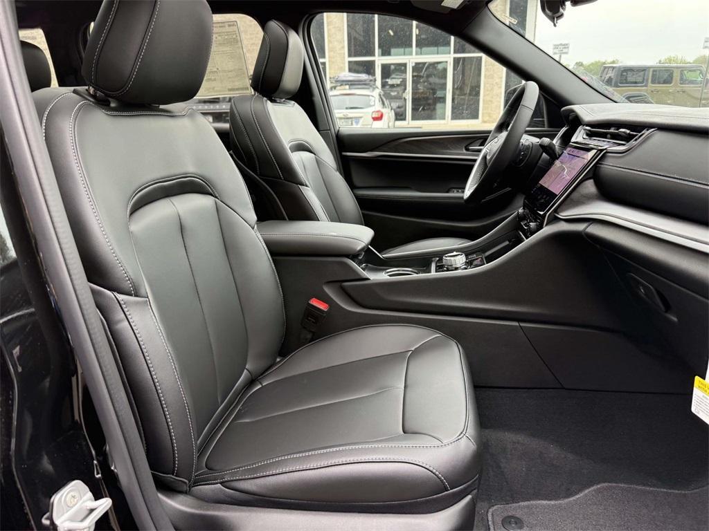 new 2025 Jeep Grand Cherokee car, priced at $45,933