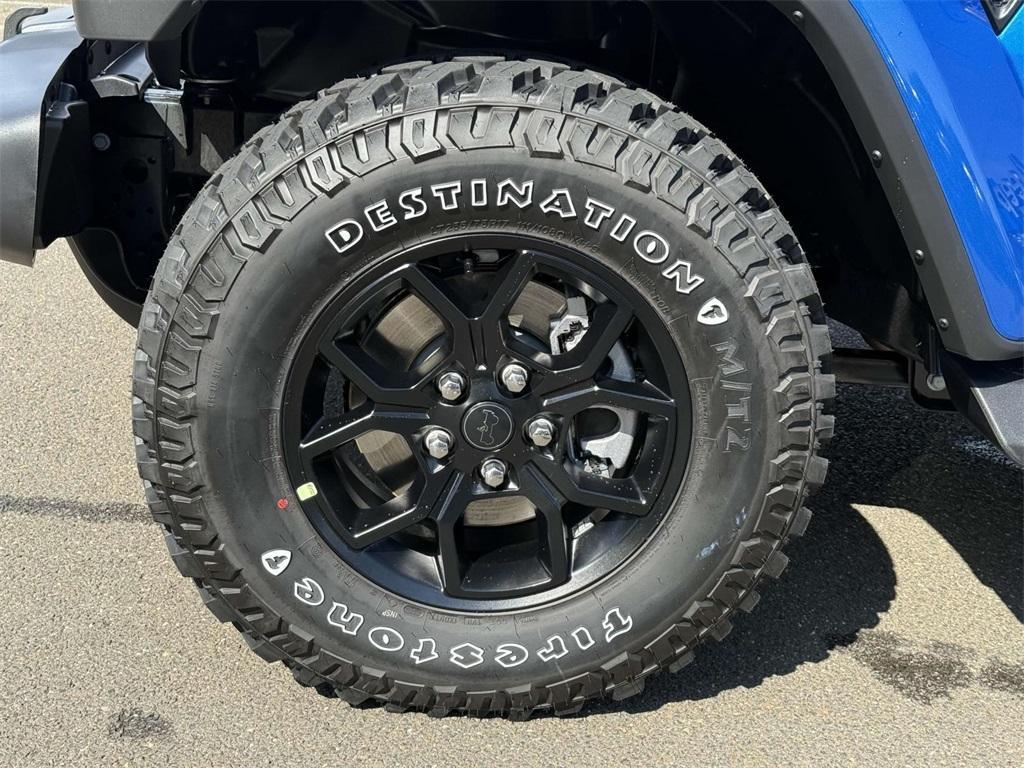 new 2025 Jeep Gladiator car, priced at $42,987