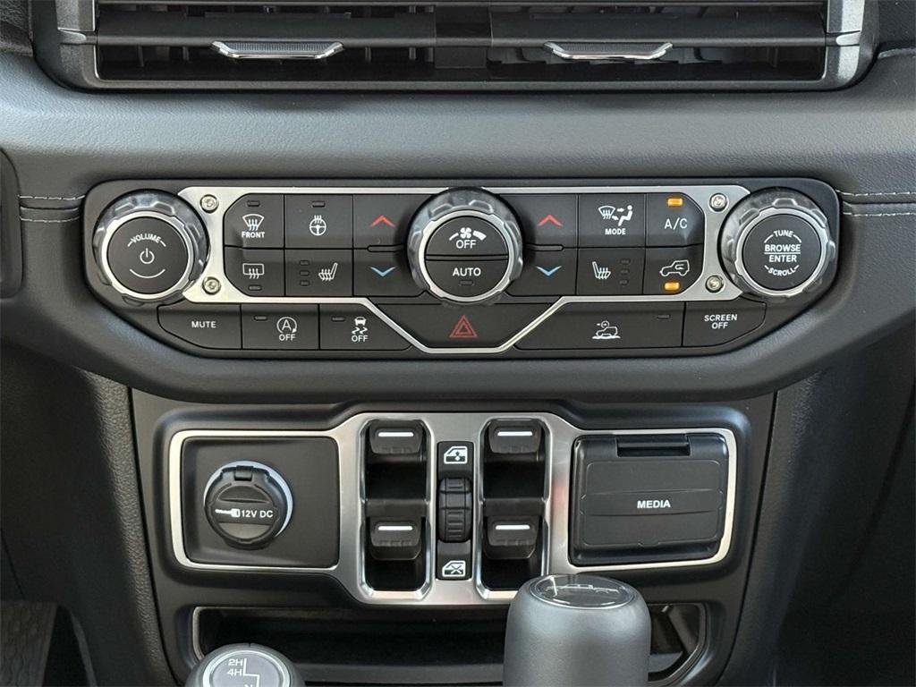 new 2025 Jeep Gladiator car, priced at $42,987