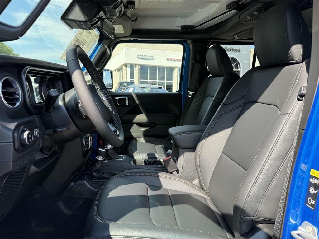 new 2025 Jeep Gladiator car, priced at $42,987