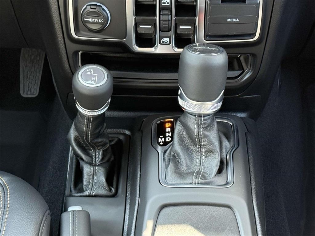 new 2025 Jeep Gladiator car, priced at $42,987